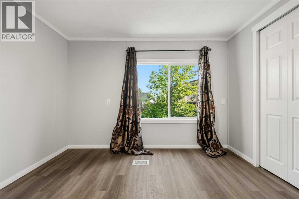 330, 6220 17 Avenue SE - 18