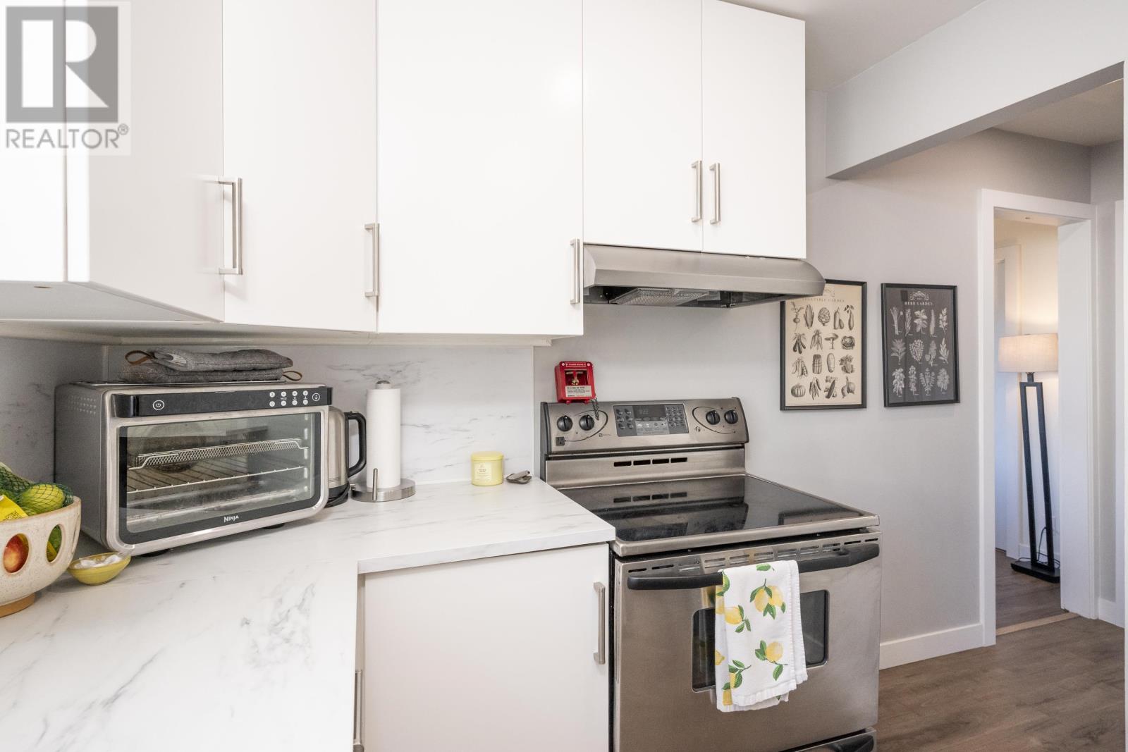 218 Christina Street E - 12