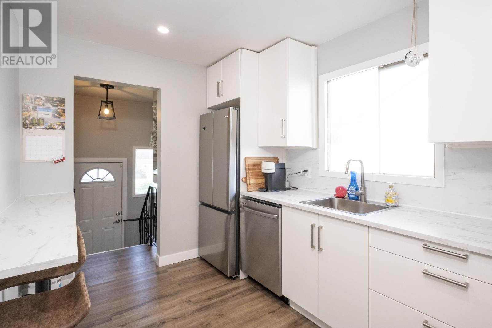 218 Christina Street E - 13