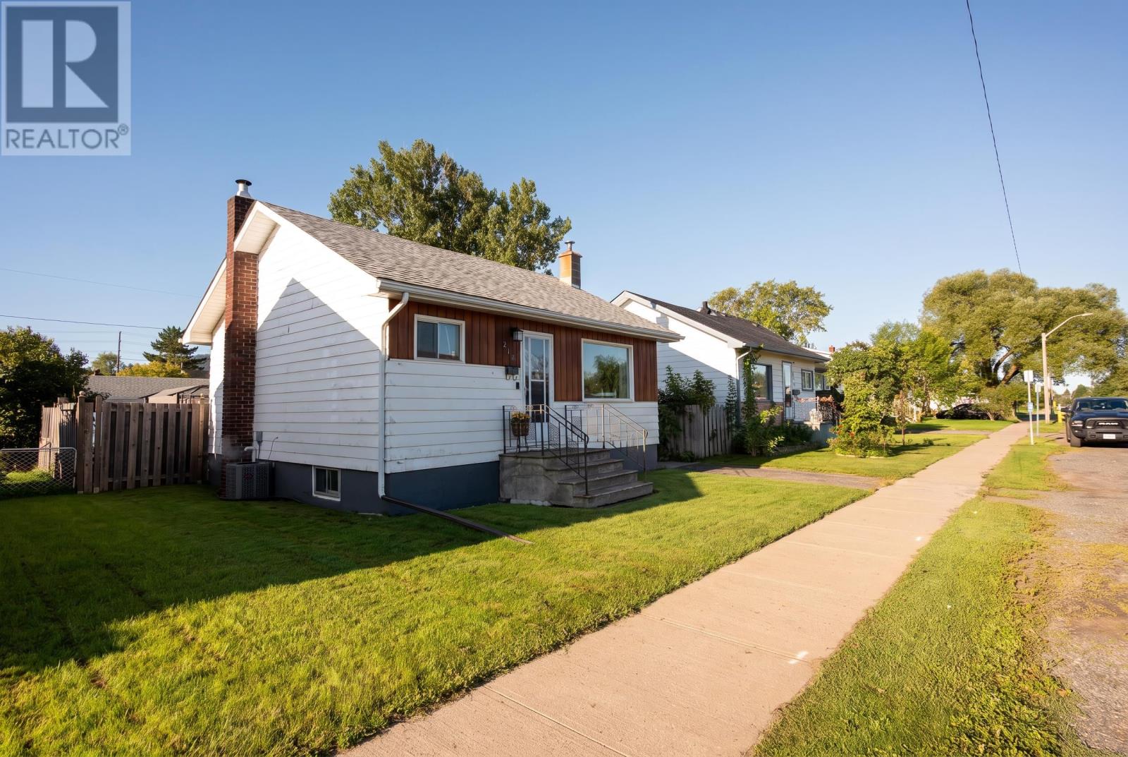 218 Christina Street E - 3