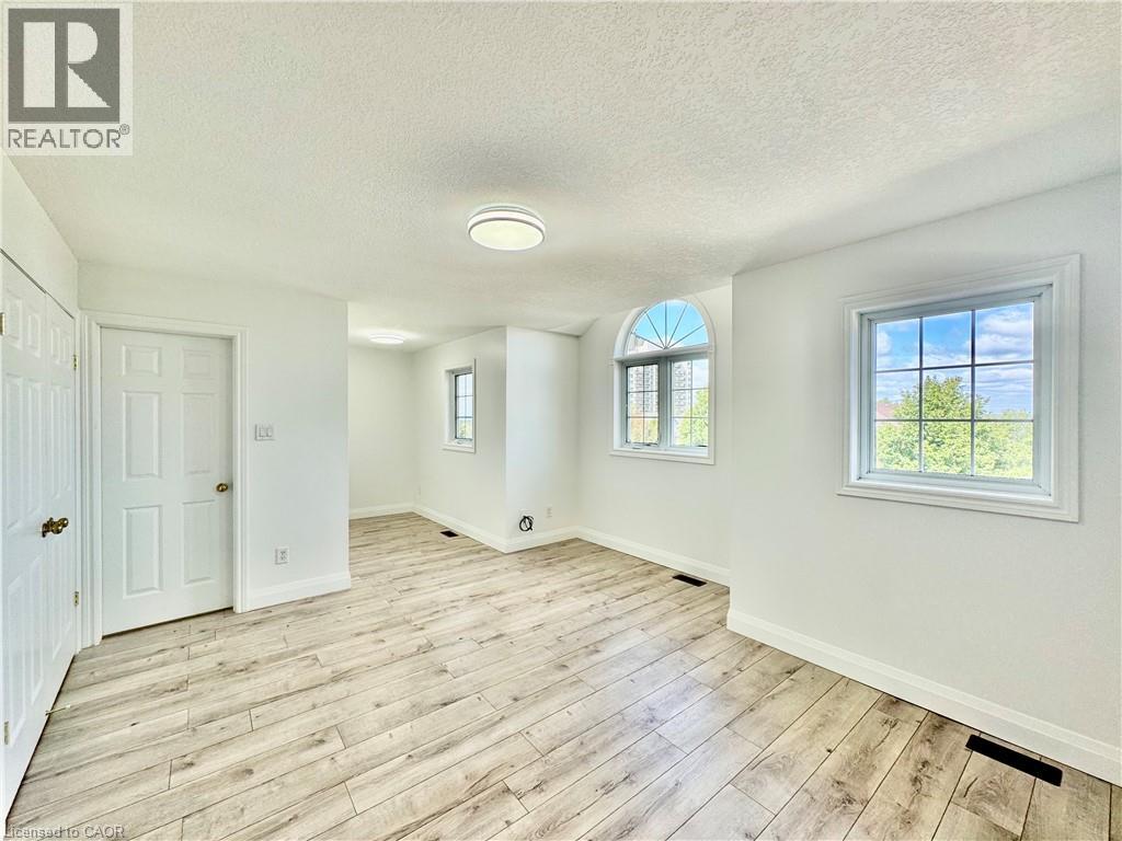 56 LENA Crescent - 12
