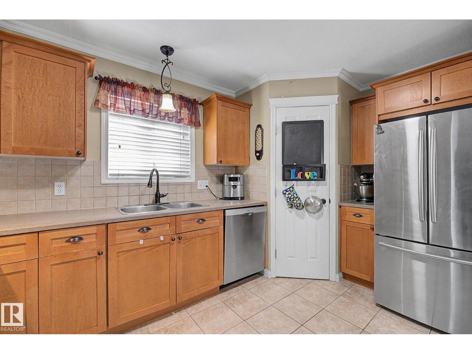 15619 45 ST NW - 4