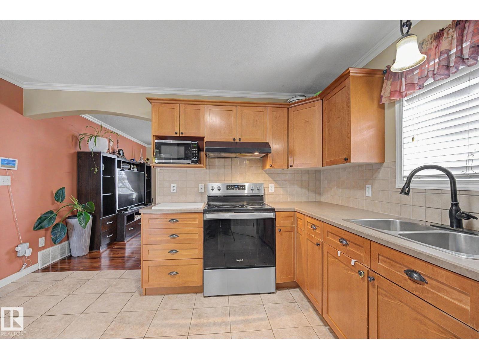 15619 45 ST NW - 5