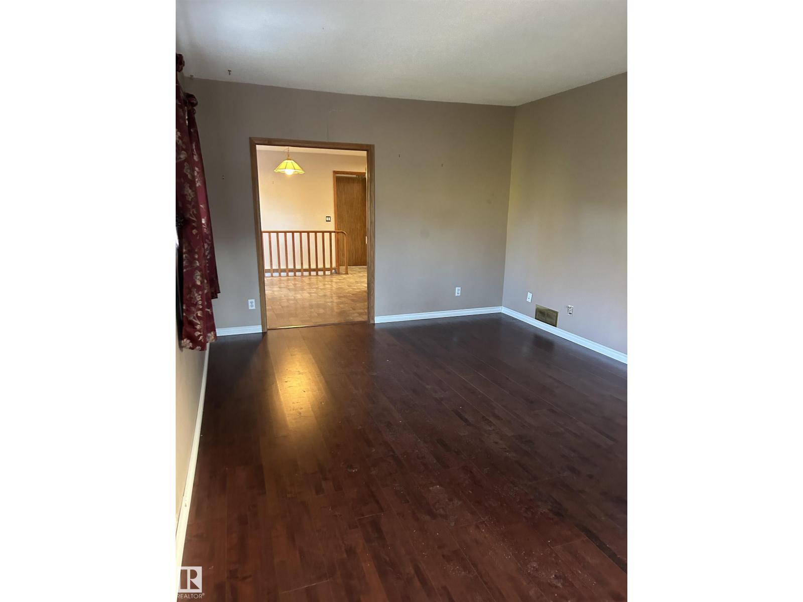 11243 125 Street NW - 4