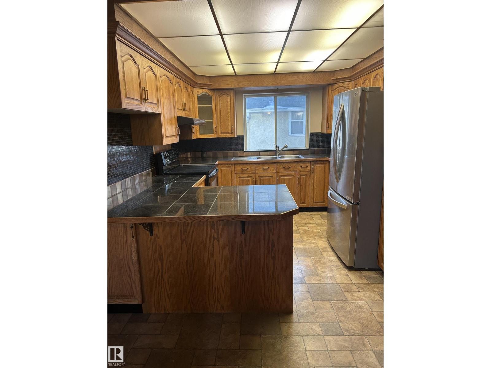 11243 125 Street NW - 5