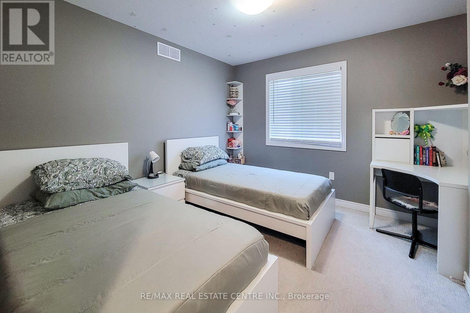 12 BOWMAN CRESCENT - 27
