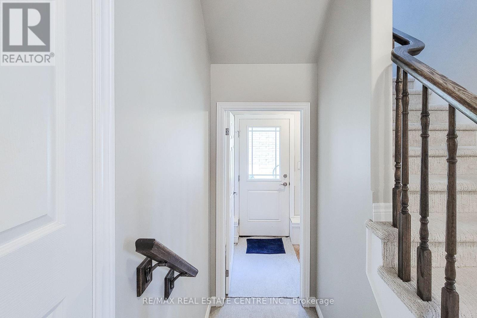 12 BOWMAN CRESCENT - 32