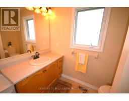 70 Pennsylvania Ave, Wasaga Beach, ON L9Z3A8 Photo 11