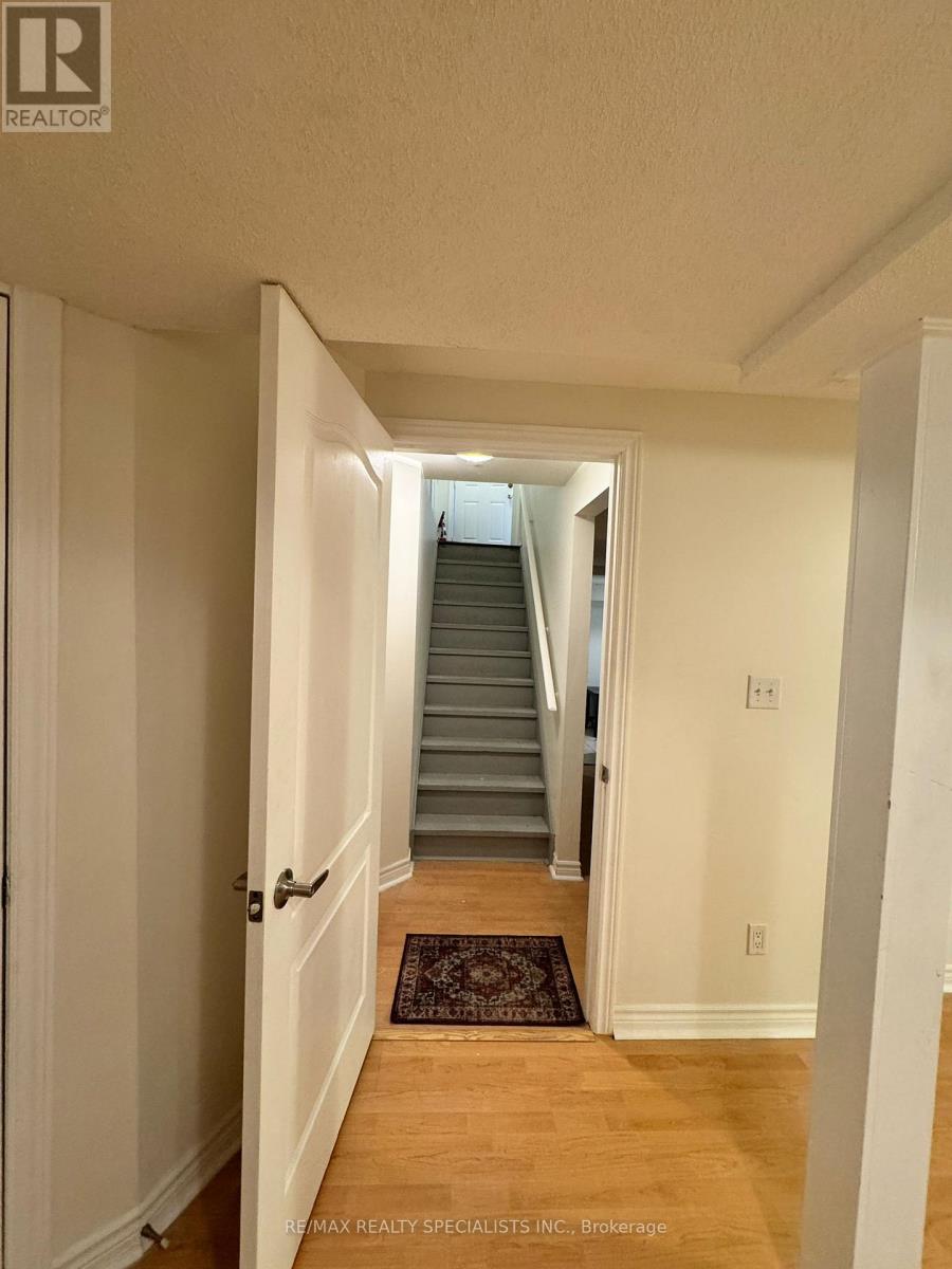 #Bsmt 5475 Freshwater Drive, Mississauga (Churchill Meadows), Ontario, L5M0J8, Mississauga (Churchill Meadows), Ontario — photo 3 of 5