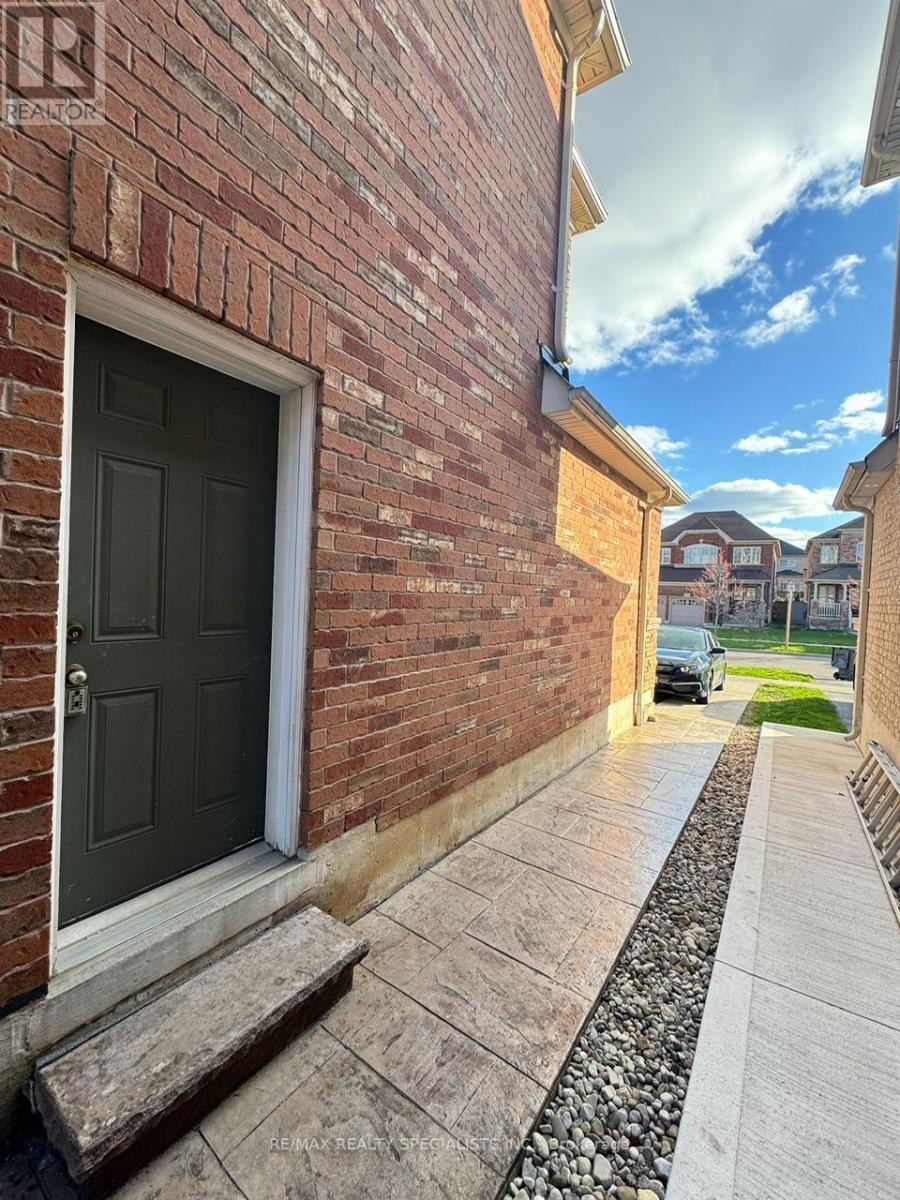 #Bsmt 5475 Freshwater Drive, Mississauga (Churchill Meadows), Ontario, L5M0J8, Mississauga (Churchill Meadows), Ontario — photo 2 of 5
