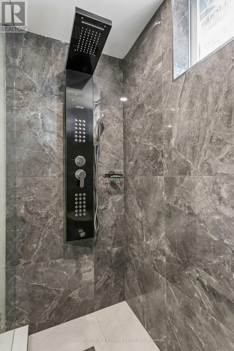 2505 YARMOUTH CRESCENT - 45
