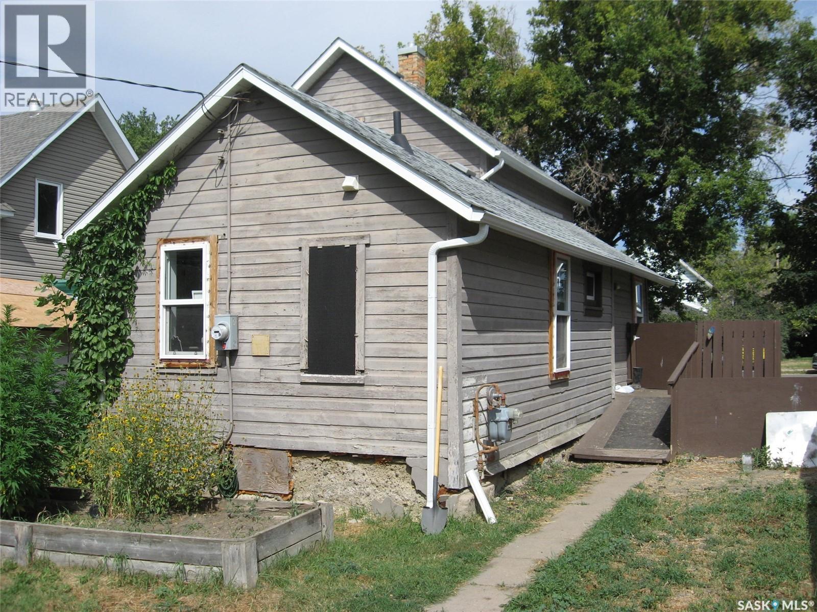 553 Athabasca STREET W - 8