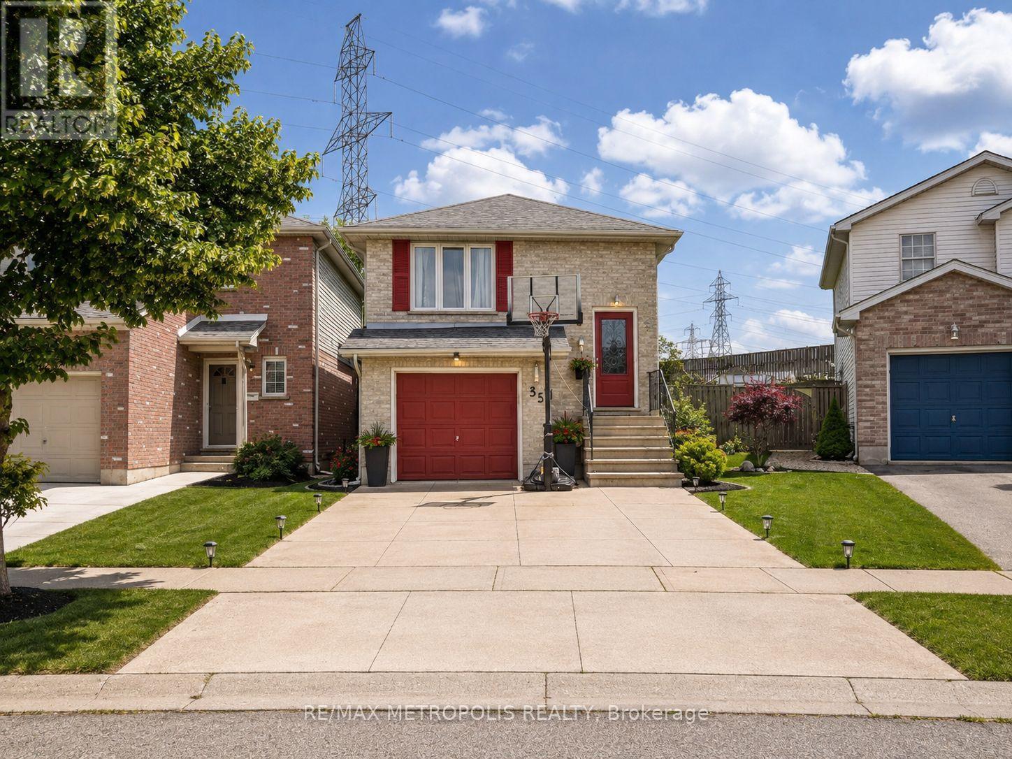 35 PHAIR CRESCENT - 1