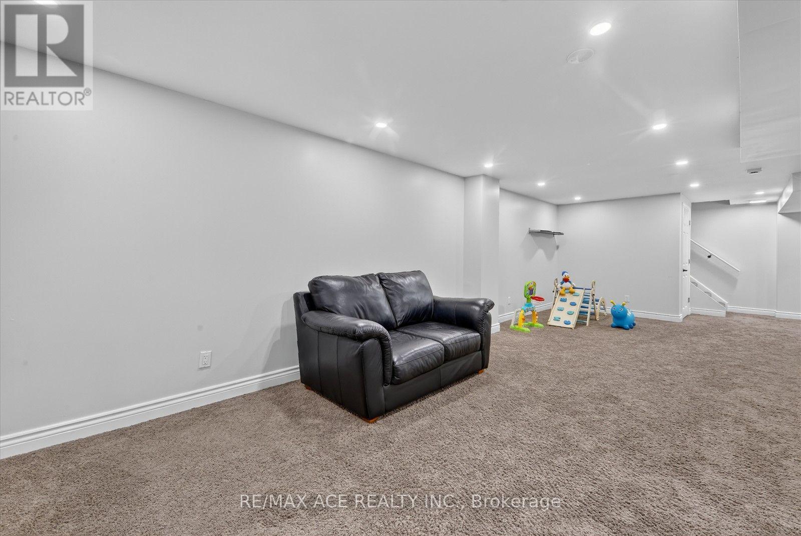 86 SOLMAR AVENUE - Image 38