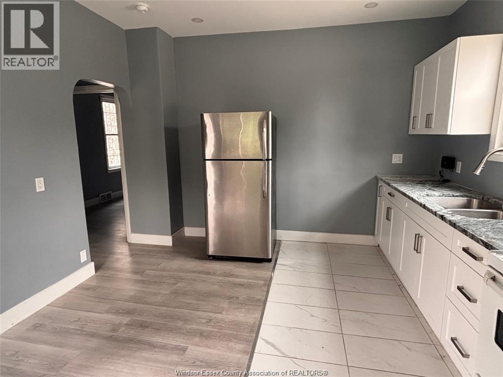 637 TUSCARORA, Windsor, Ontario, N9A3M3, Windsor, Ontario — photo 2 of 5