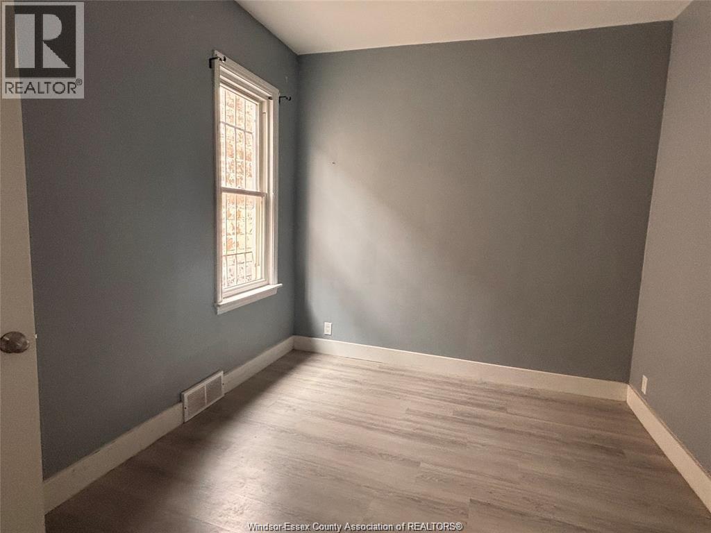 637 TUSCARORA, Windsor, Ontario, N9A3M3, Windsor, Ontario — photo 4 of 5