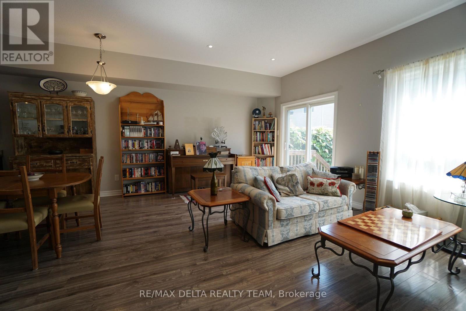 92 BELLWOOD DRIVE - 10