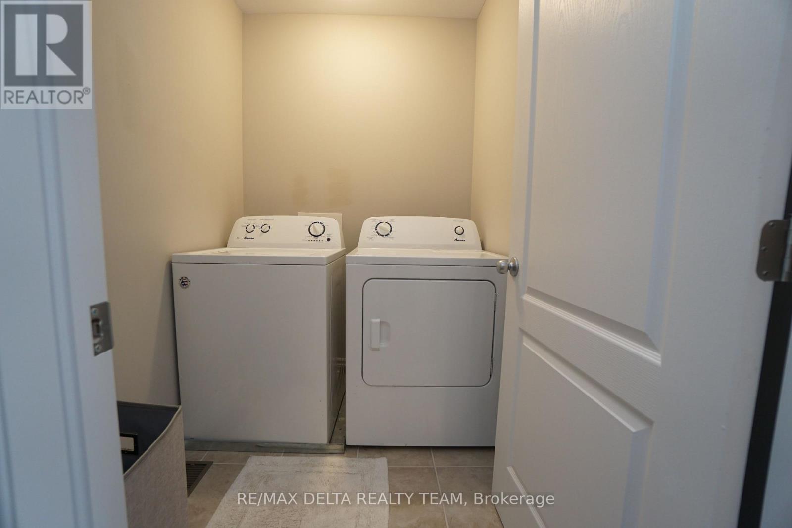92 BELLWOOD DRIVE - 18