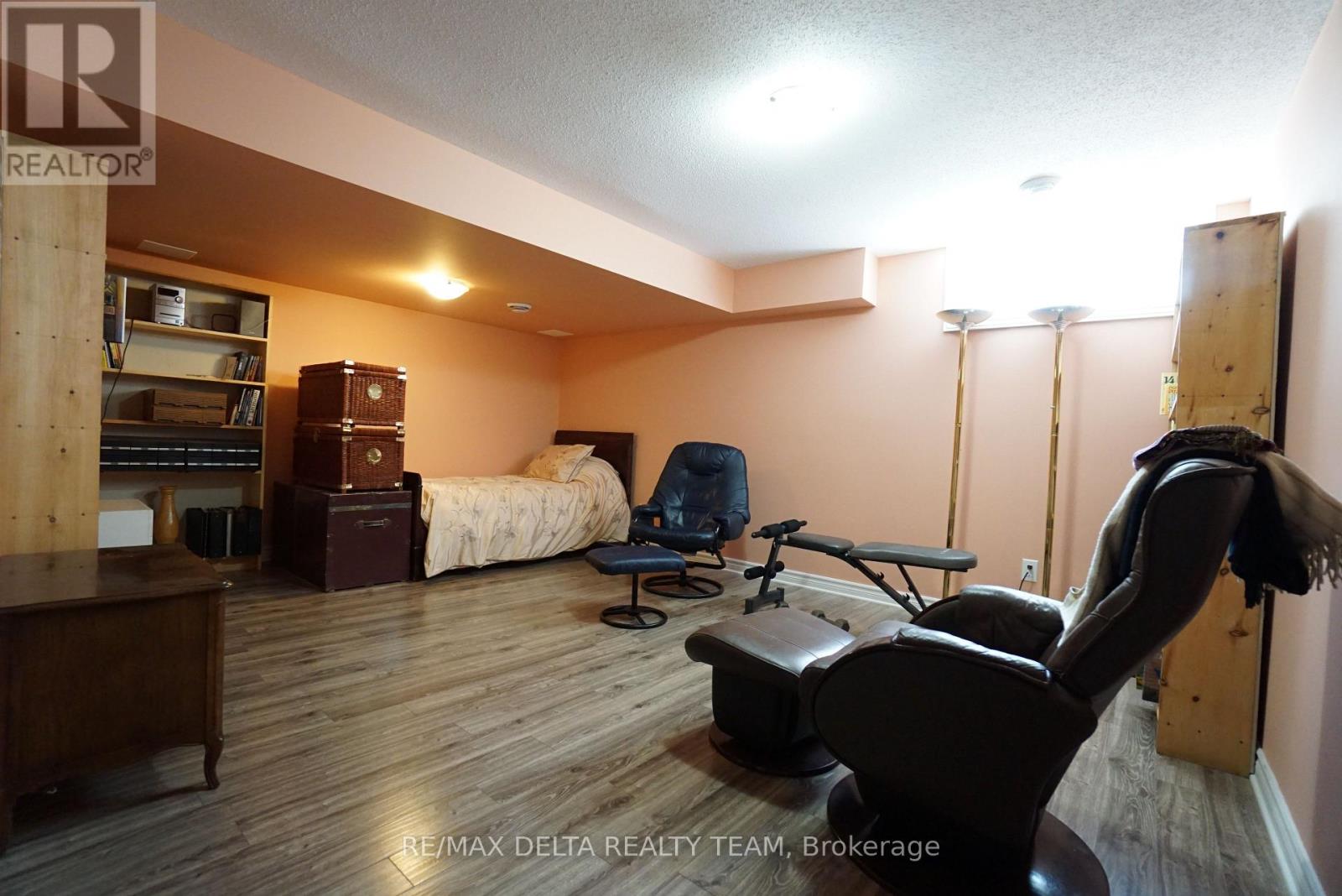 92 BELLWOOD DRIVE - 26