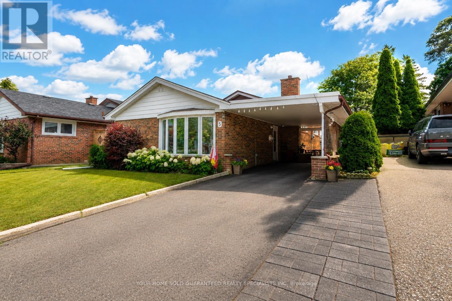 5 HALLOW CRESCENT - 30