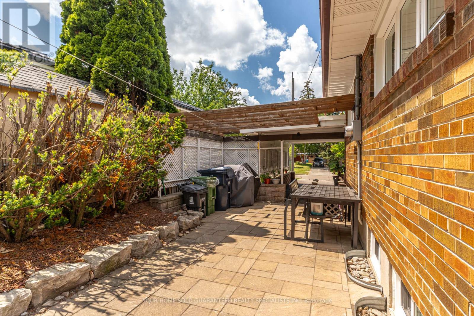 5 HALLOW CRESCENT - 34
