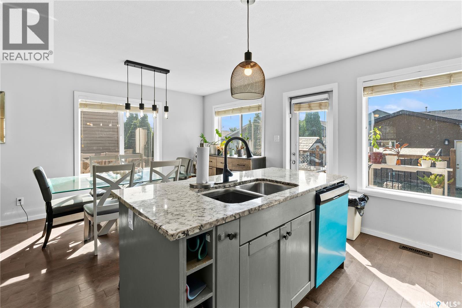 558 Geary CRESCENT - 13