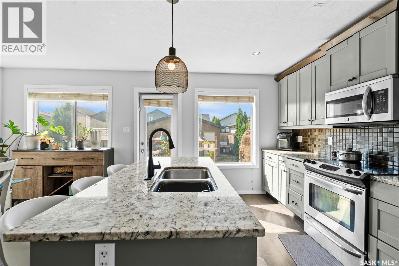 558 Geary CRESCENT - 22