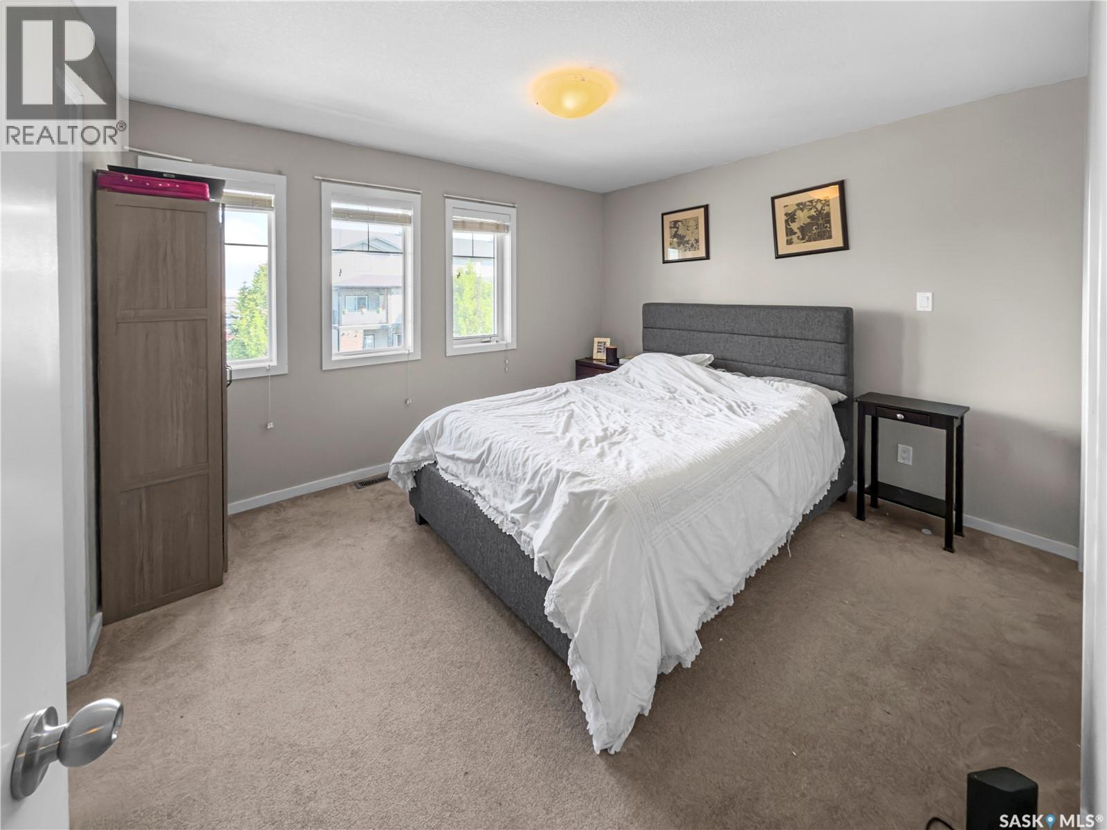 558 Geary CRESCENT - Image 28