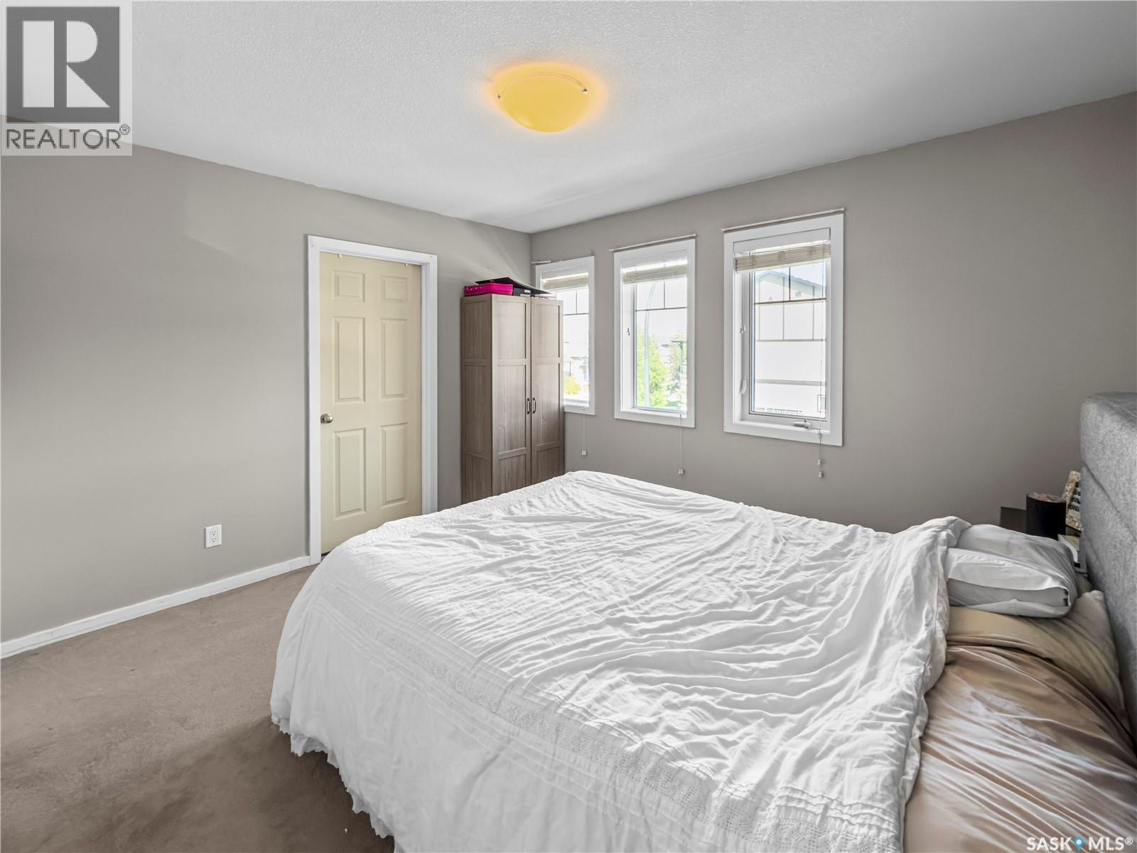 558 Geary CRESCENT - 33
