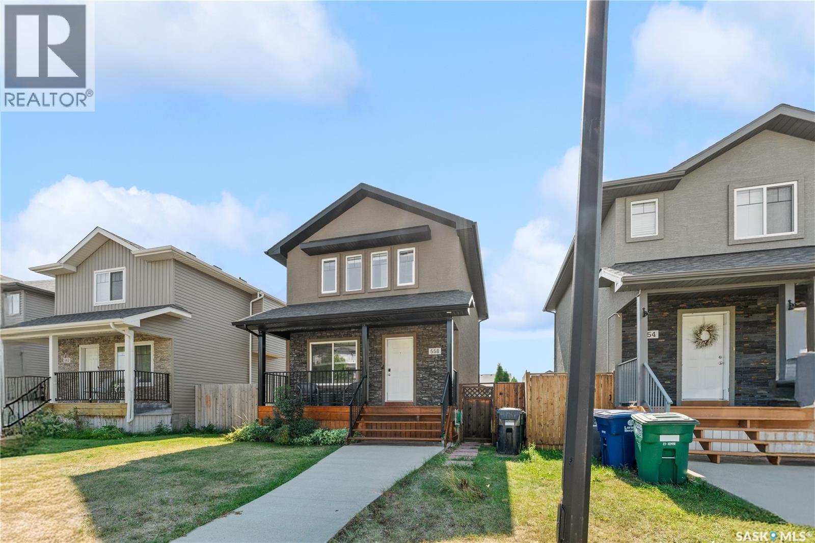 558 Geary CRESCENT - 4
