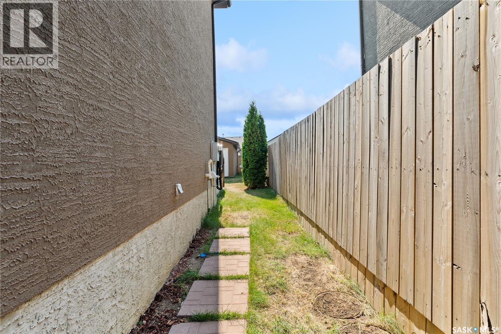 558 Geary CRESCENT - 56