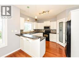 Family room - 5604 28a, Camrose, AB T4V1T2 Photo 12