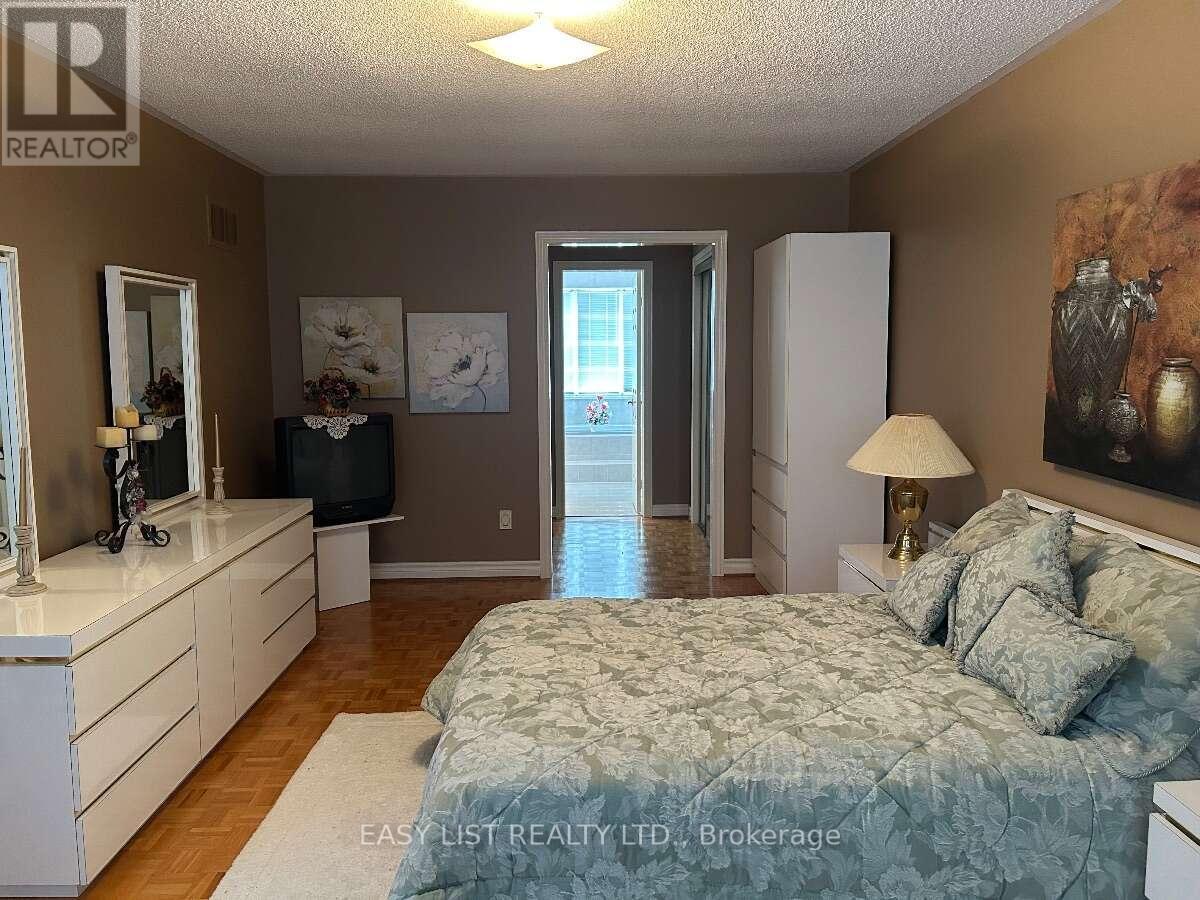 14 GAS LIGHT CRESCENT - 14