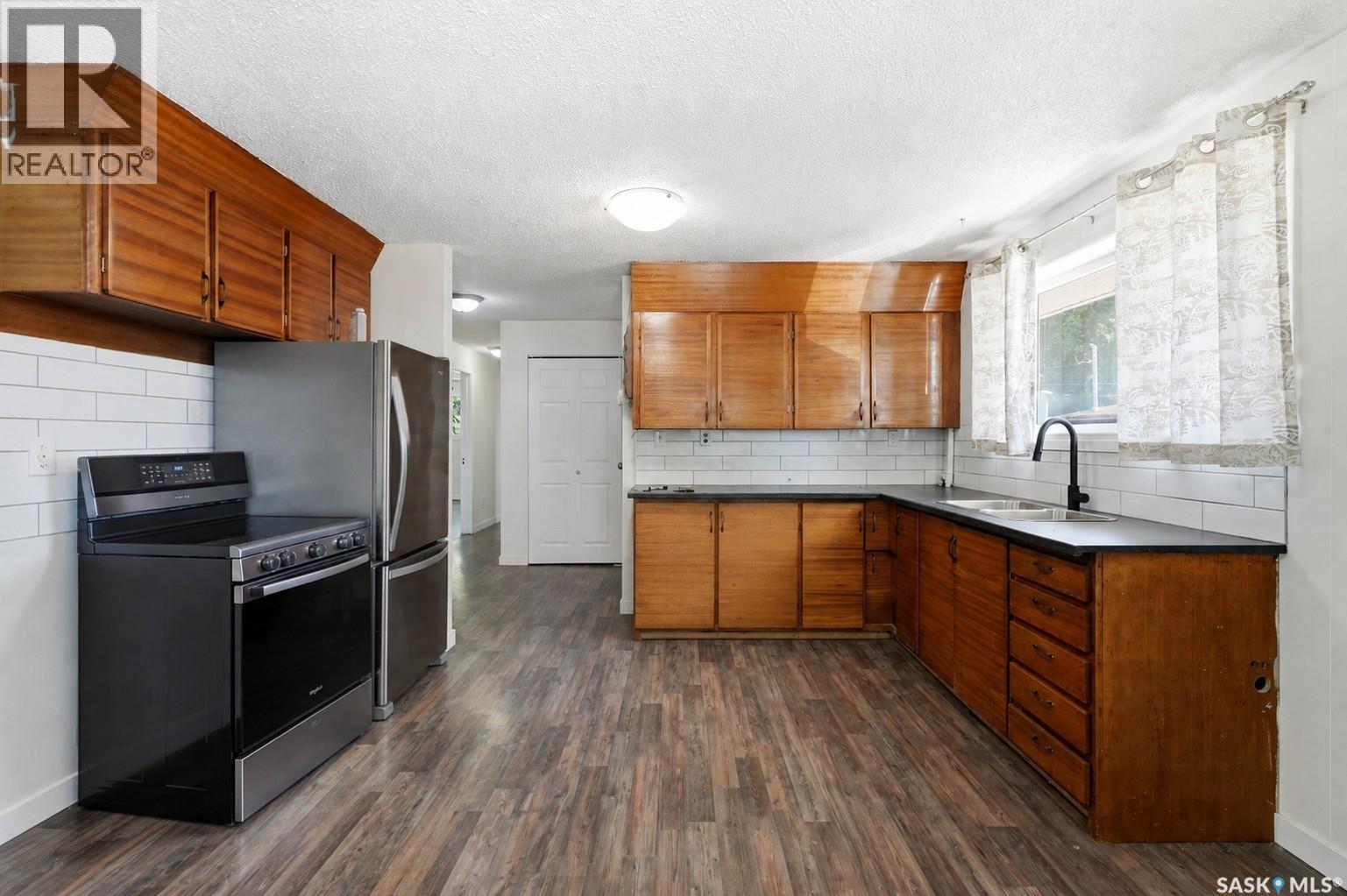 2525 McPherson AVENUE - 12