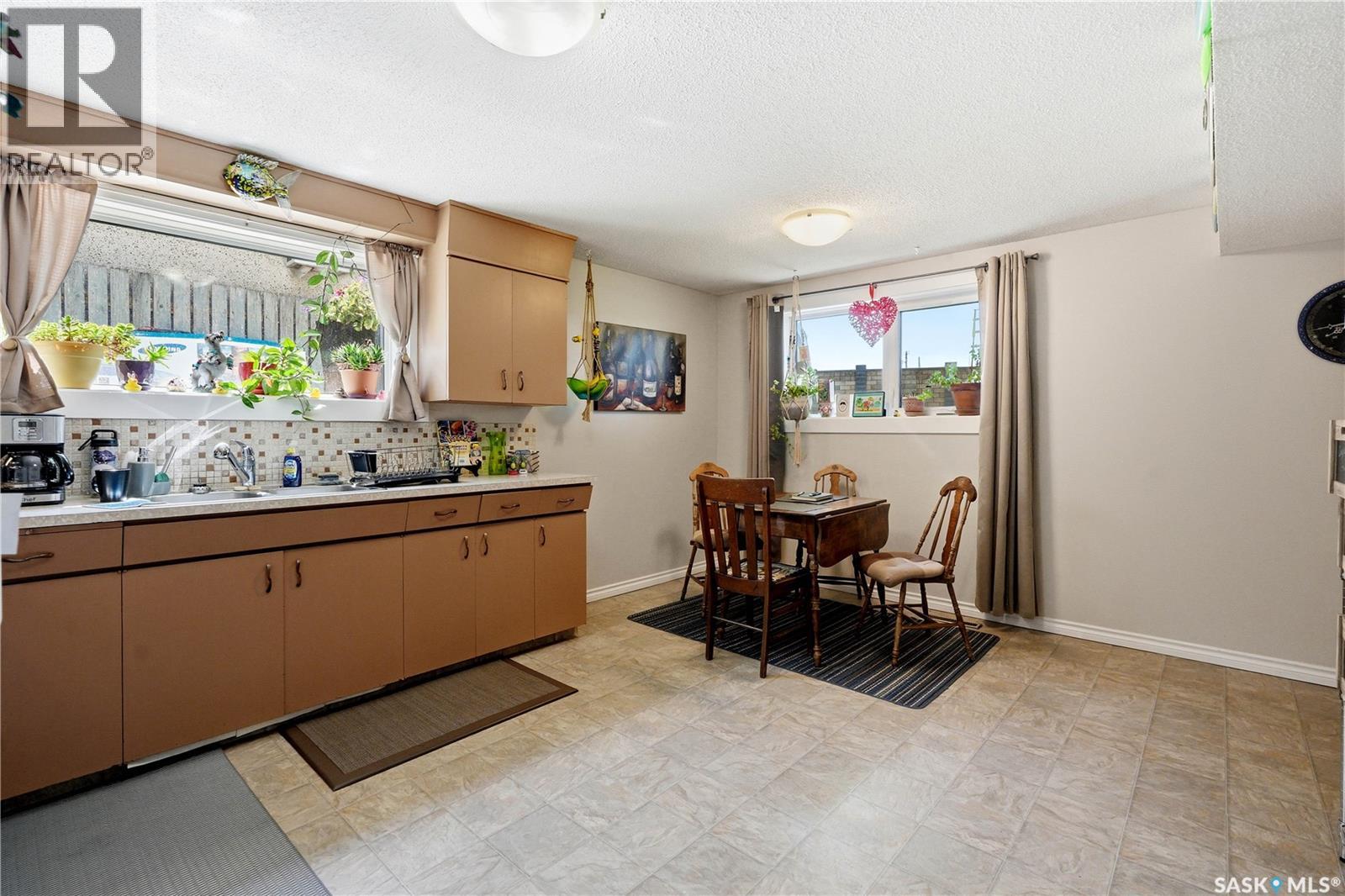 2525 McPherson AVENUE - 27