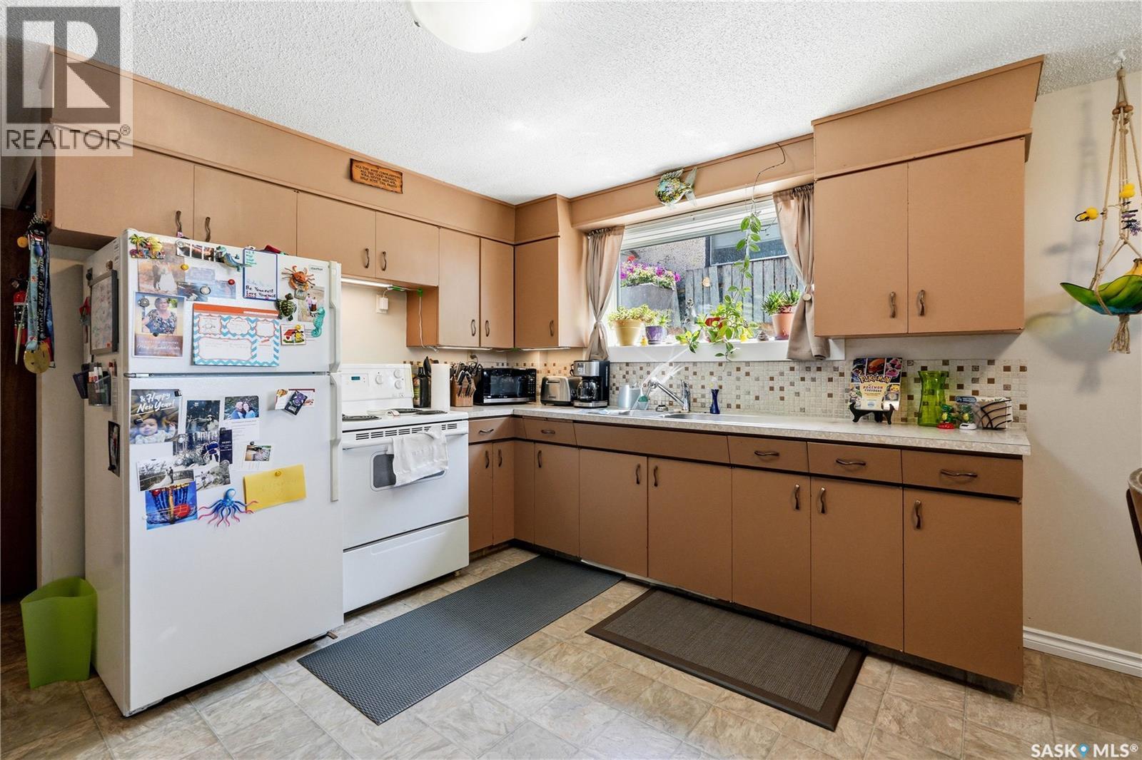 2525 McPherson AVENUE - 28