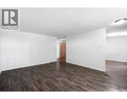 Living room - 2525 Mcpherson Avenue, Saskatoon, SK S7J0T2 Photo 8