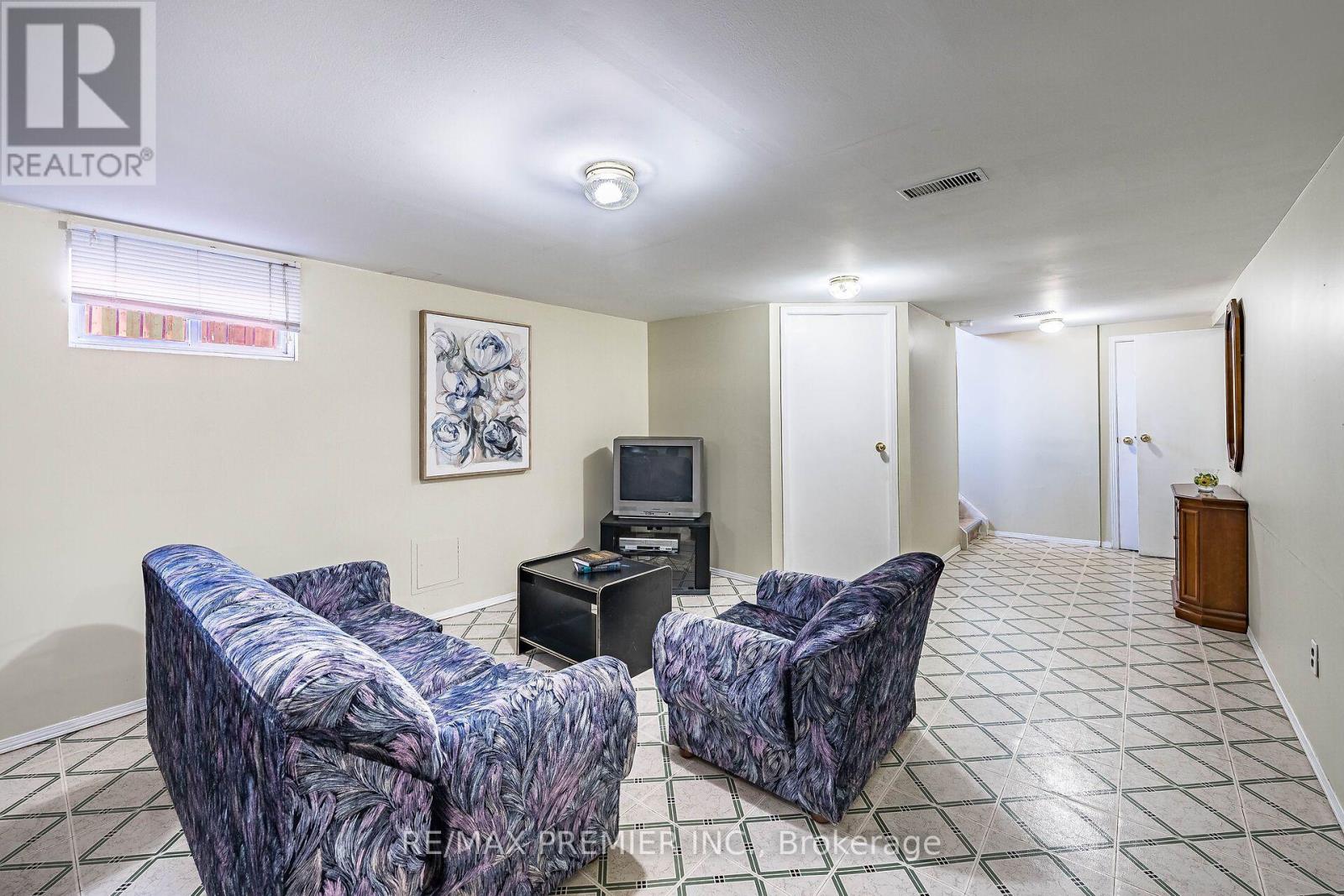 5 VALOIS COURT - 18