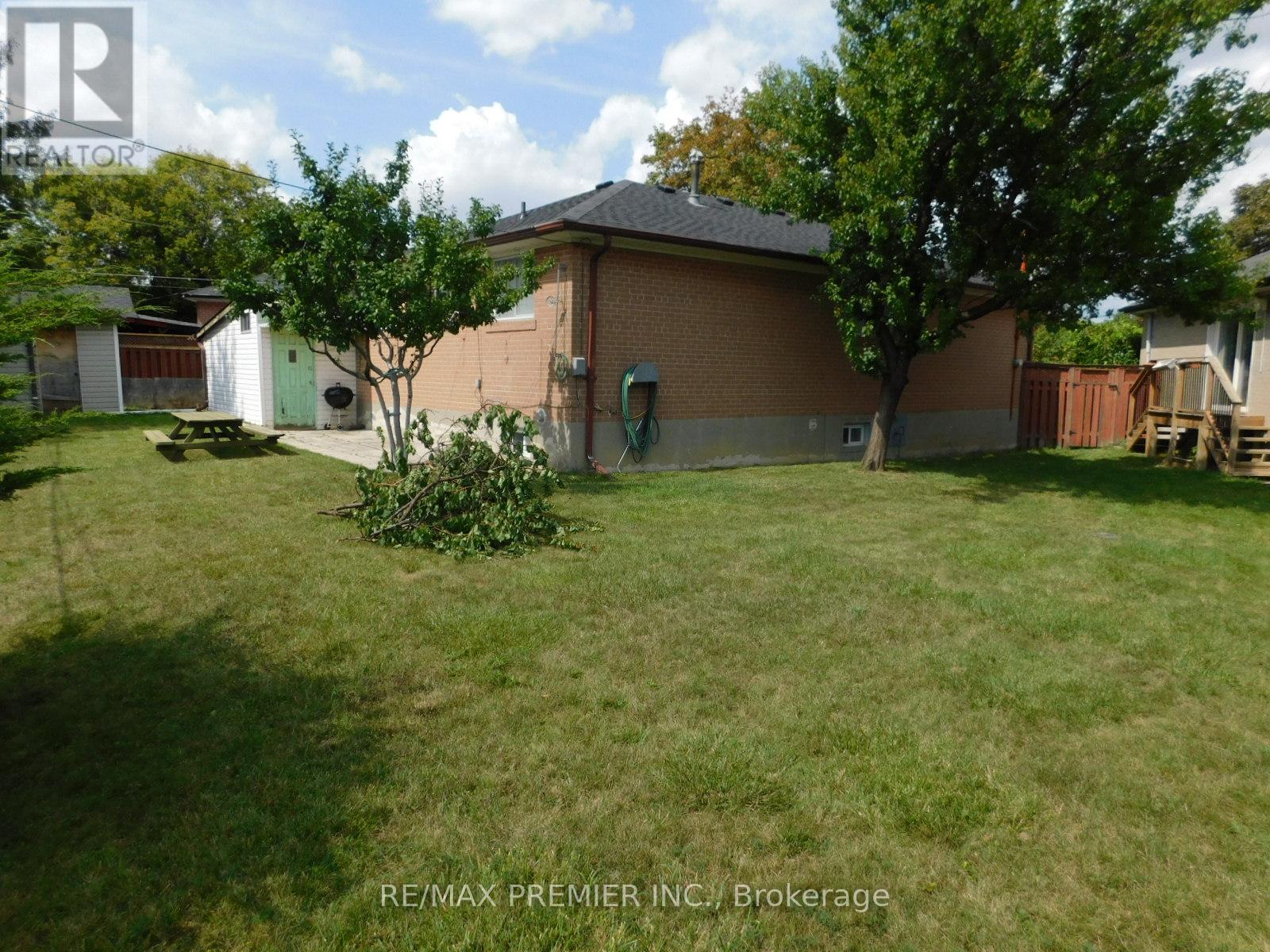 5 VALOIS COURT - 25