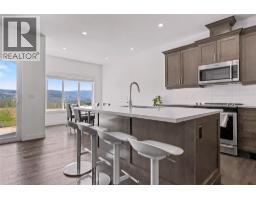 5pc Ensuite bath - 3075 Vint Road Unit# 115, Kelowna, BC V1V0A4 Photo 6