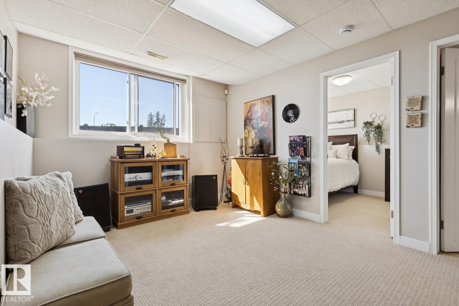 #8 11809 9B AV NW - 26