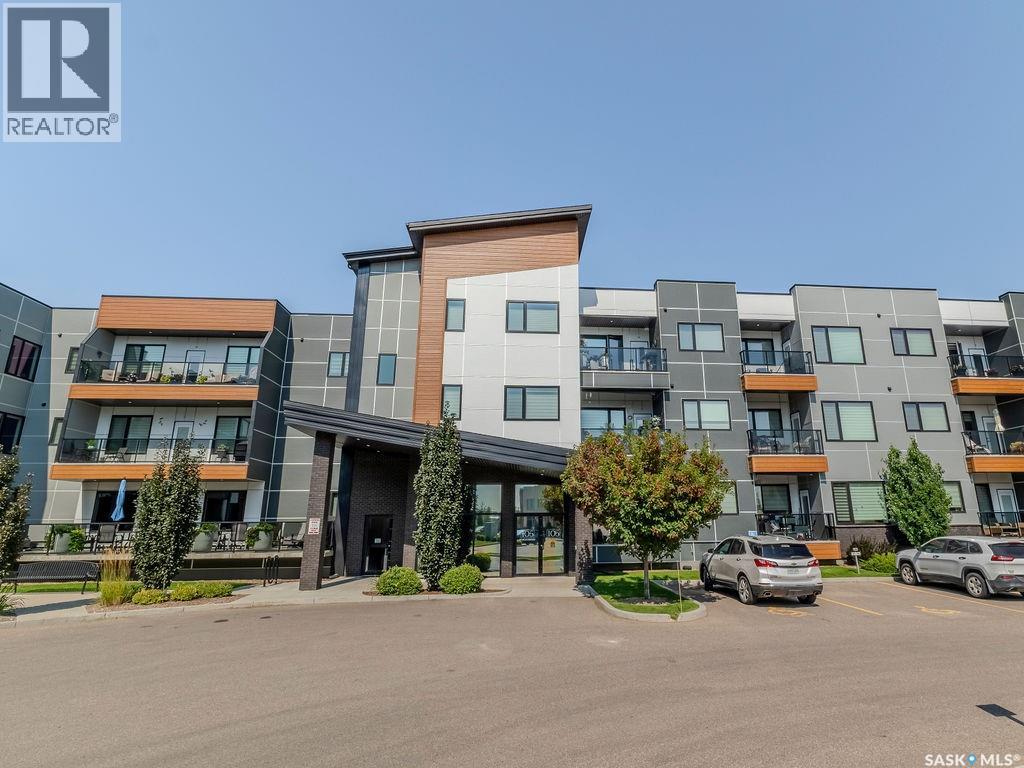 #313 105 Willis CRESCENT - 1
