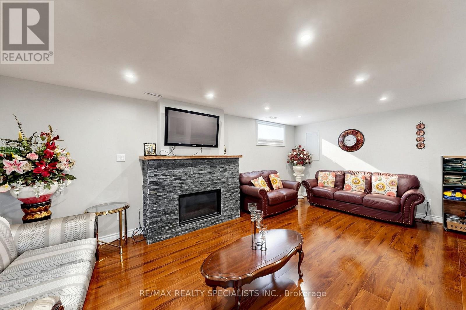 14 KIMBERLY COURT - 23