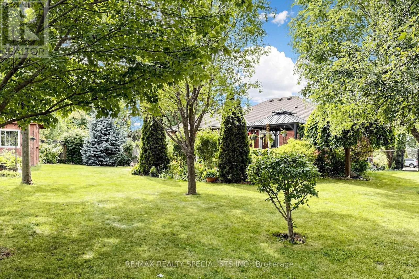 14 KIMBERLY COURT - 34