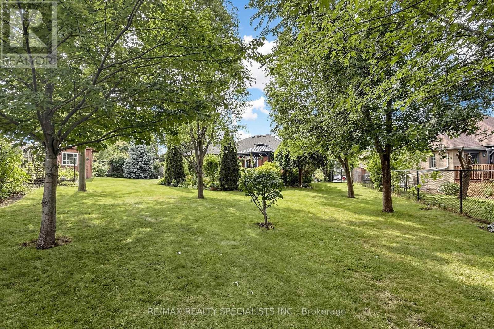 14 KIMBERLY COURT - 35
