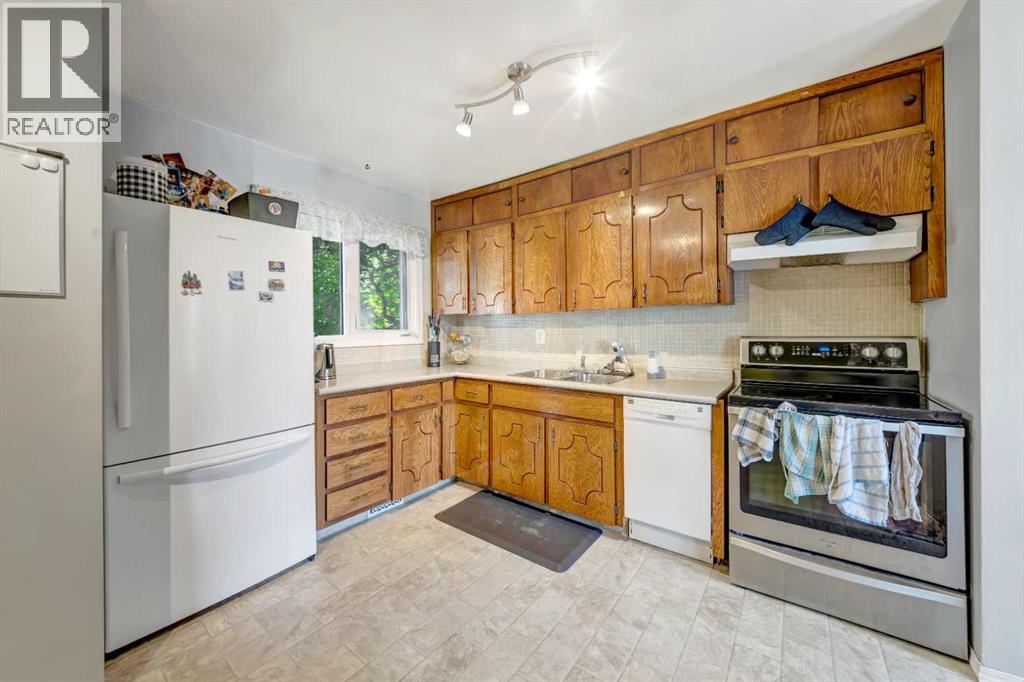 3009 49 Avenue - 8