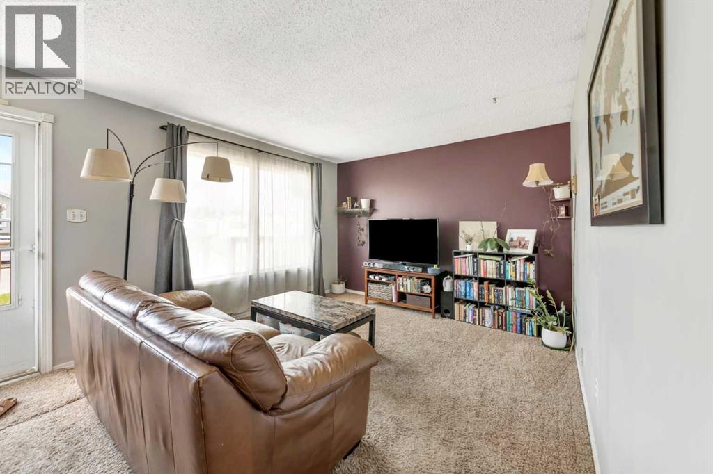 3009 49 Avenue - 3