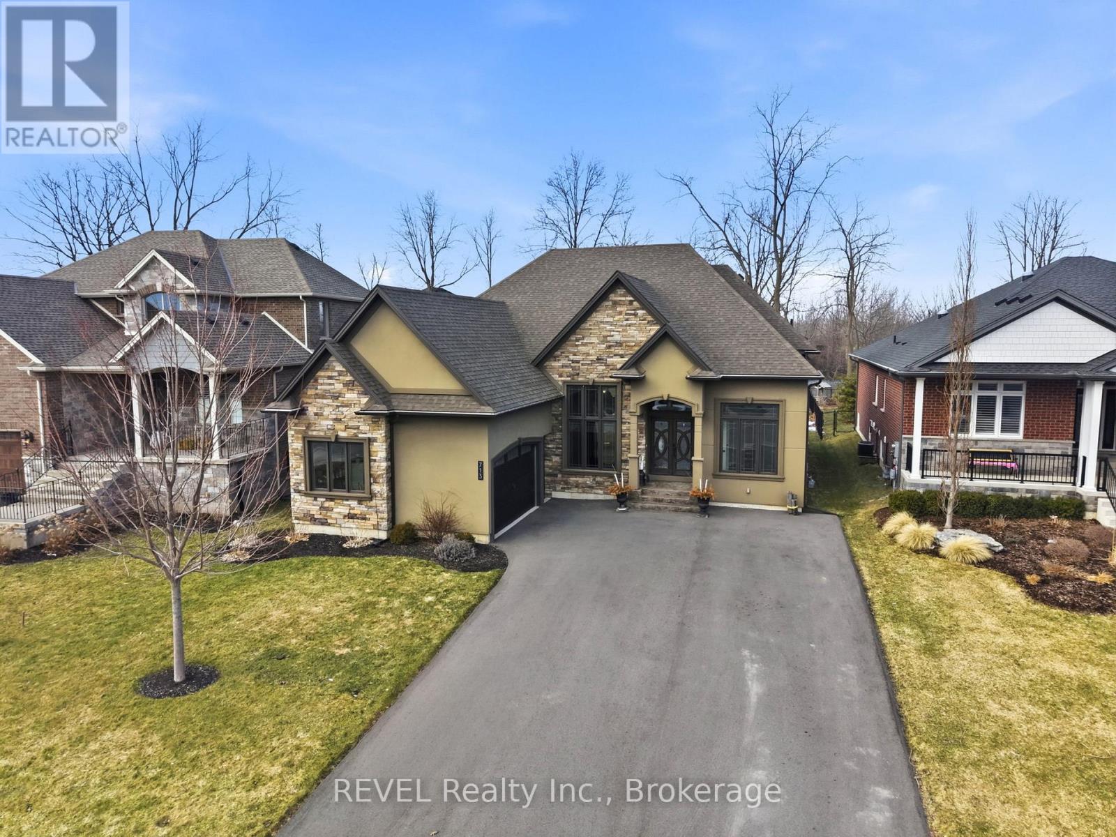 713 CLARENCE STREET - 1