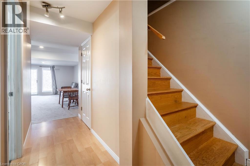 592 BONAVISTA Drive Unit# Lower — photo 3