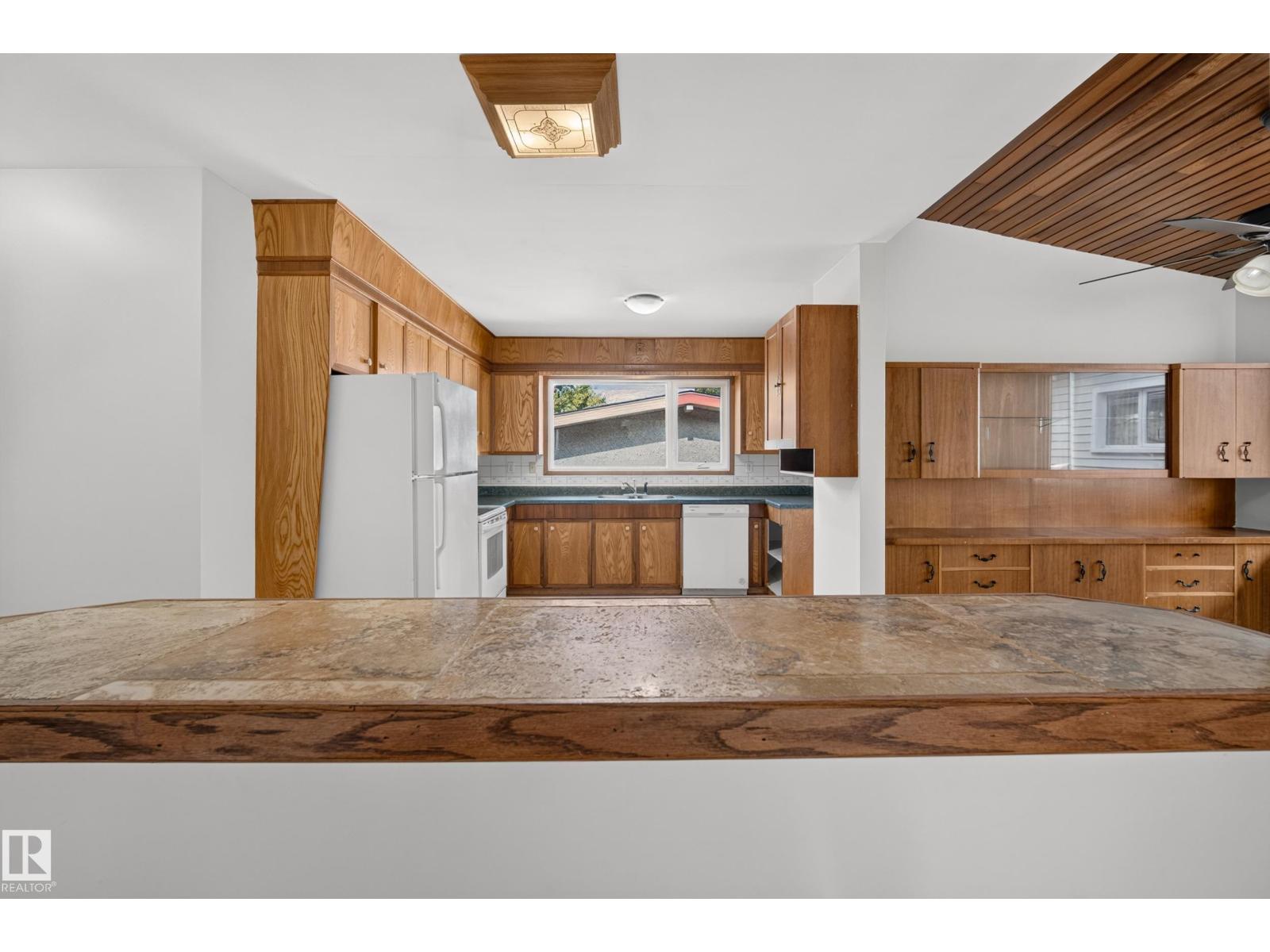 11728 39 AV NW - 15